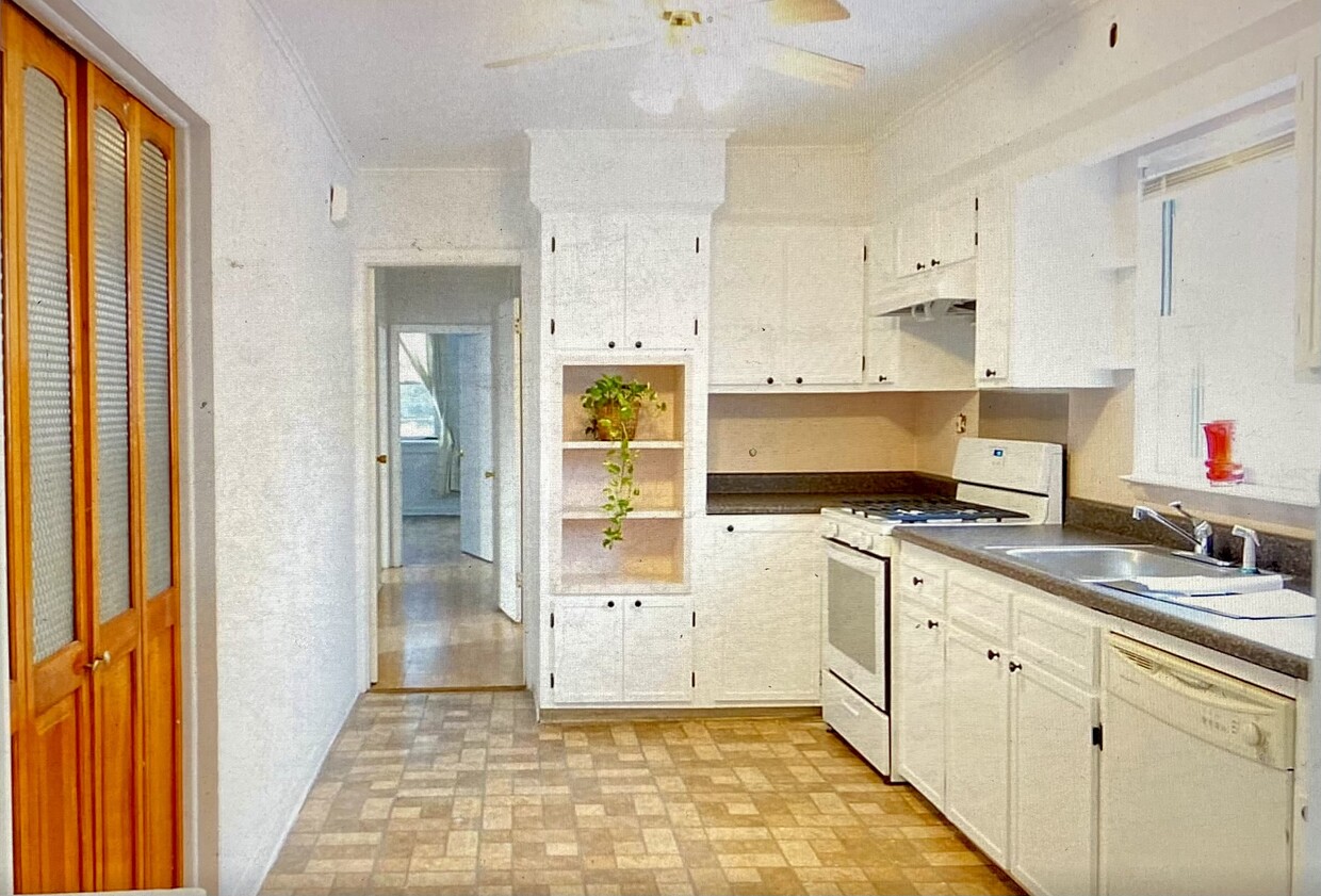 Sunny Kitchen with new appliances - 46 Howard St