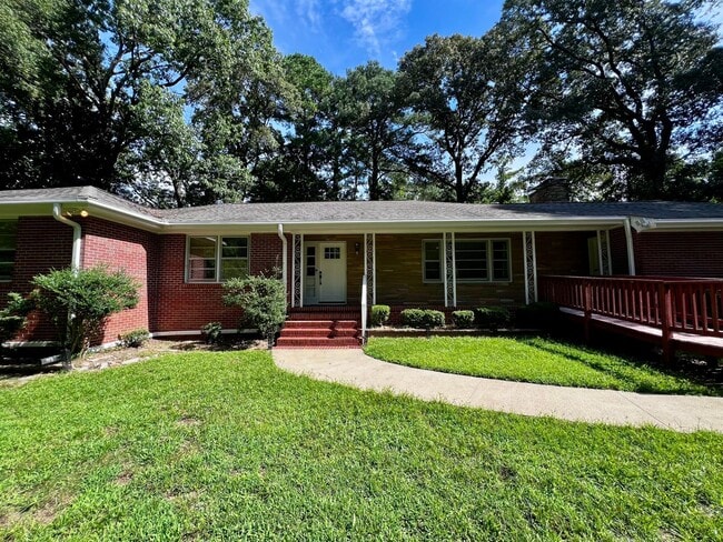Building Photo - STUNNING home with fully finished BASEMENT!!!