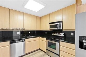 Building Photo - 2500 Parkview Dr