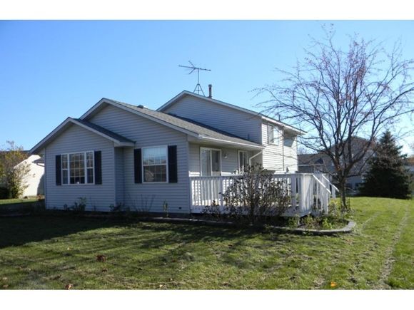 Front of home - 15348 Chokecherry Avenue