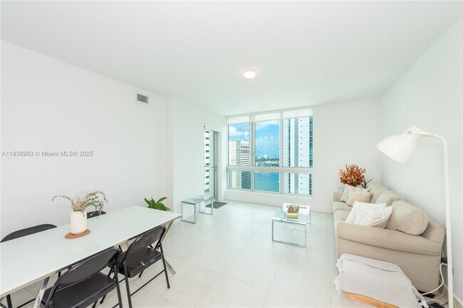 Foto del edificio - 300 S Biscayne Blvd