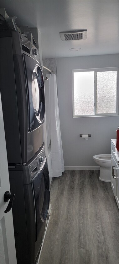 New Full Bath - 3800 Hillsdale Dr