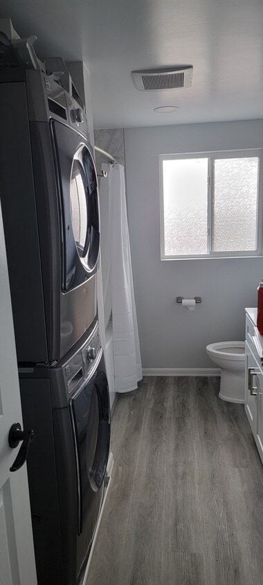 New Full Bath - 3800 Hillsdale Dr