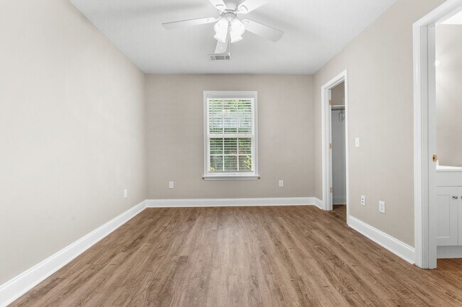 Building Photo - 223B Vista Cir