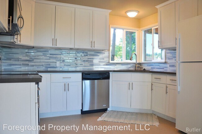 Foto del edificio - 3 br, 2.5 bath House - 5815 NE 57th Street
