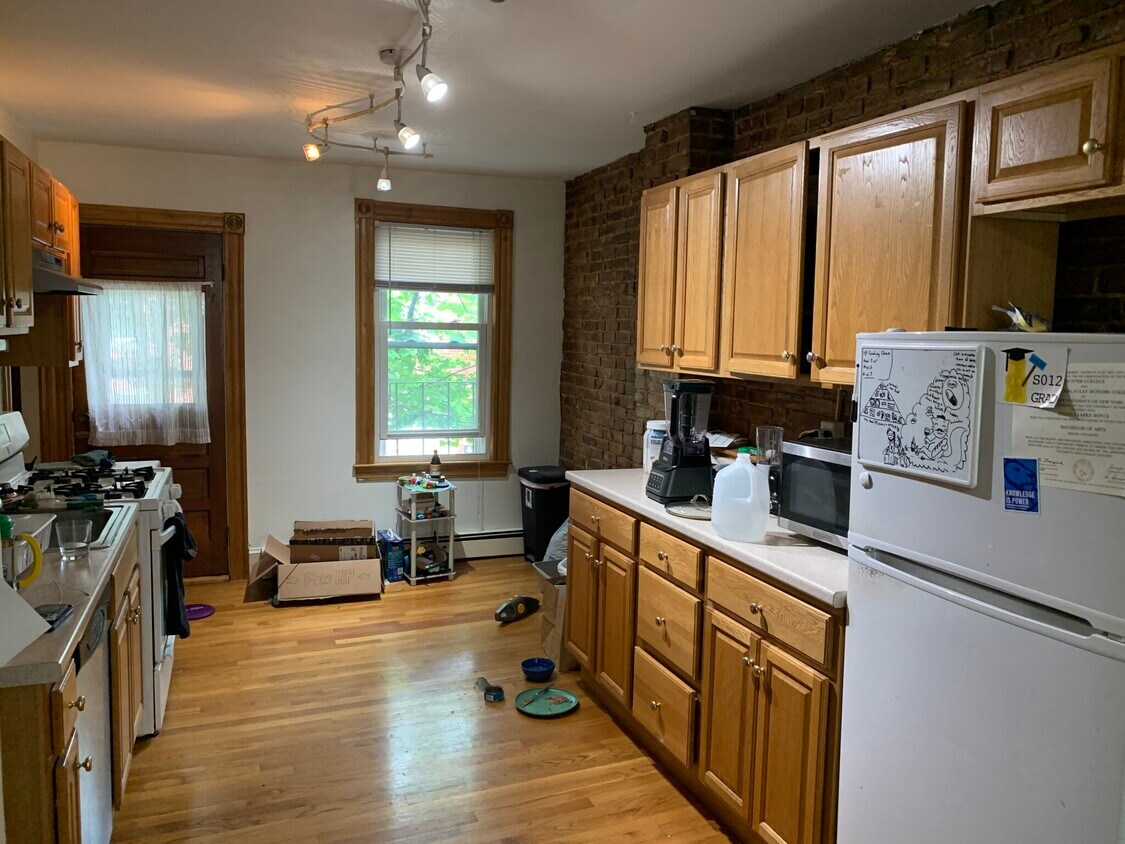 Primary Photo - 8 Mead St