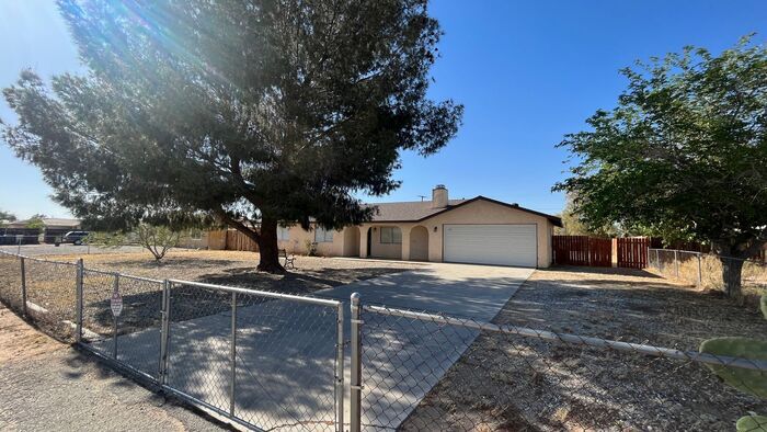 Primary Photo - 3 Bed, 2 Bath Apple Valley Home!!!