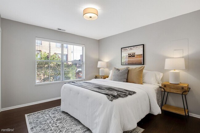 Building Photo - 1 br, 1.5 bath Condo - 3 W Lincoln St