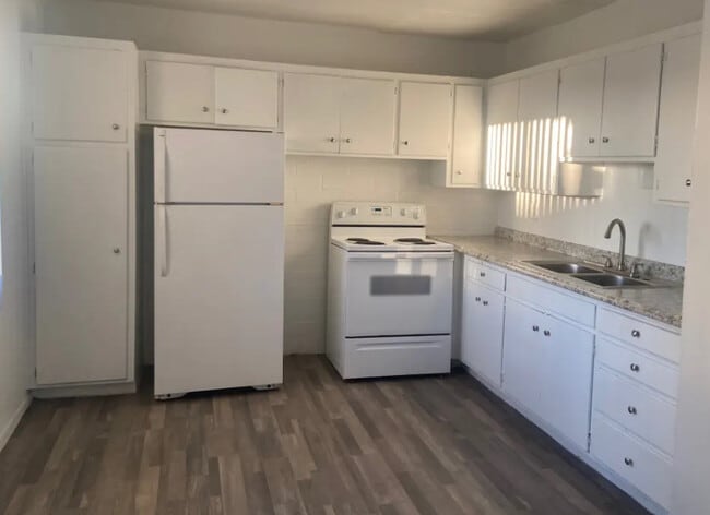 Building Photo - The Onyx  Apartments