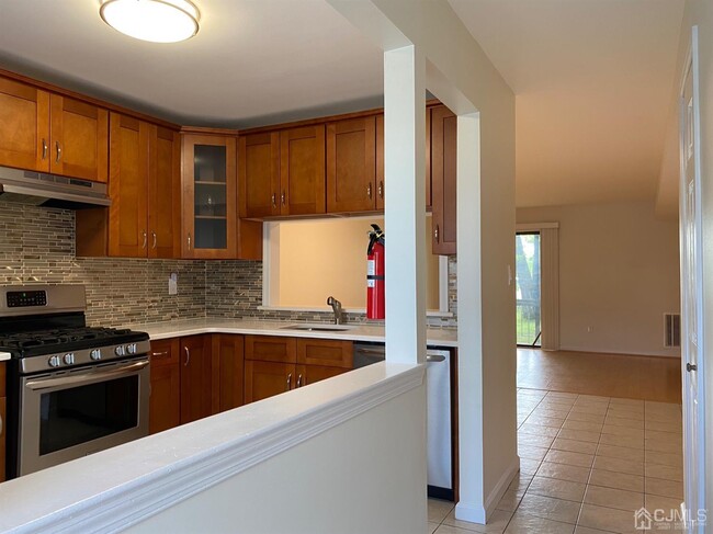 Building Photo - 1405 Woodbridge Commons Way