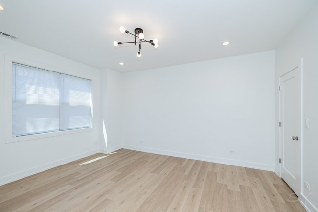 Building Photo - 6050 S Eberhart Ave