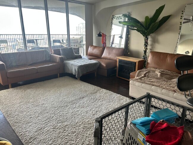 Foto del edificio - 300 N State St