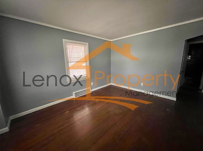 Foto del edificio - 4 Bedroom Home In Eastpointe