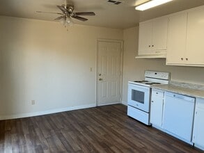 Building Photo - 218 Strathaven Way