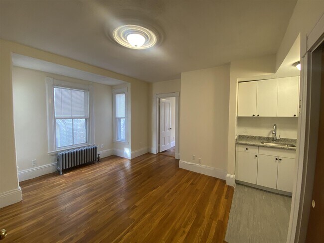 Building Photo - 379 Harvard St