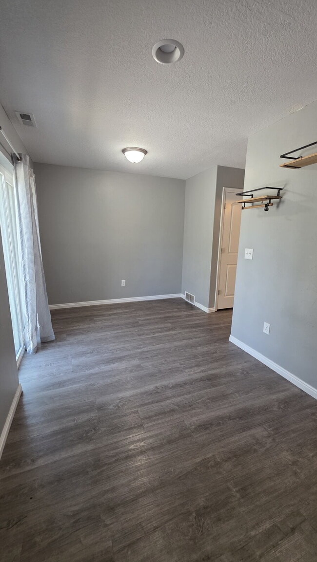 Building Photo - "Charming 3-Bed Home in Sunset with Granit...