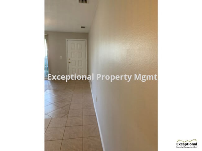 Foto del edificio - 1 bedroom 1 bath duplex- SW Cape -Water In...