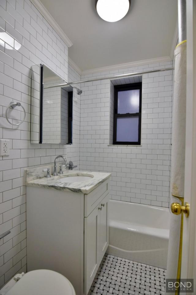 Foto del edificio - 1 bedroom in Queens NY 11106