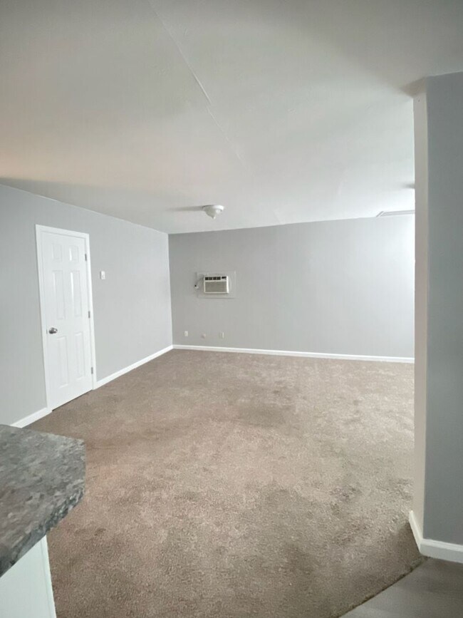 Foto del edificio - 146-146 Parrish Ln