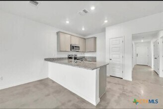 Building Photo - 914 Cherry Laurel Ln