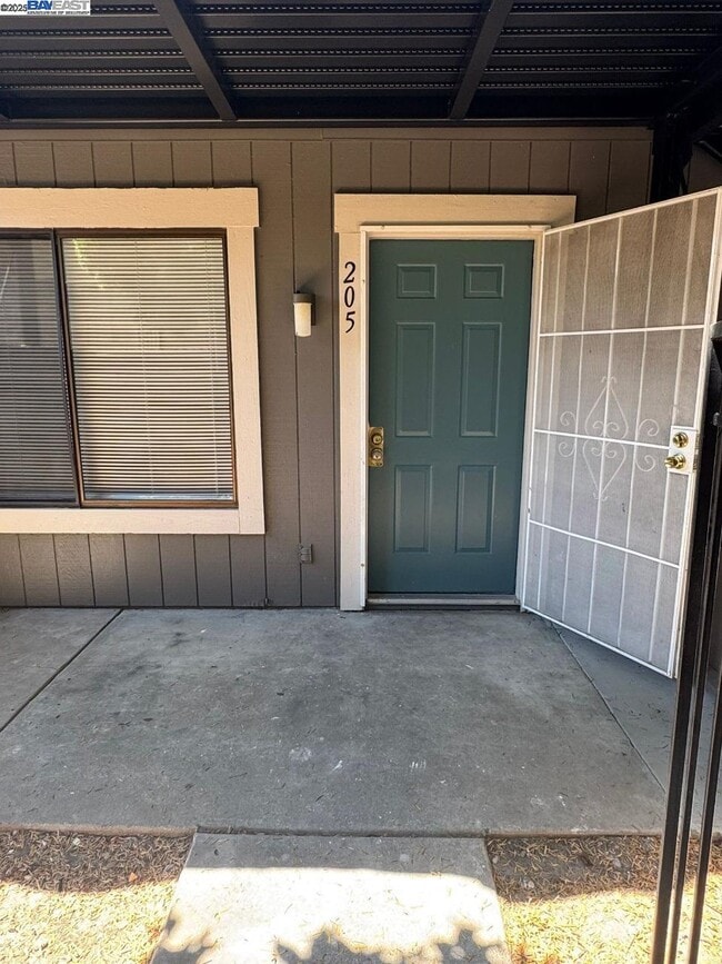 205 Ladera Plaza