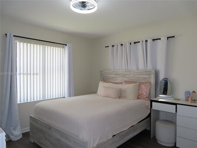 Foto del edificio - 4001 NW 90th Ave