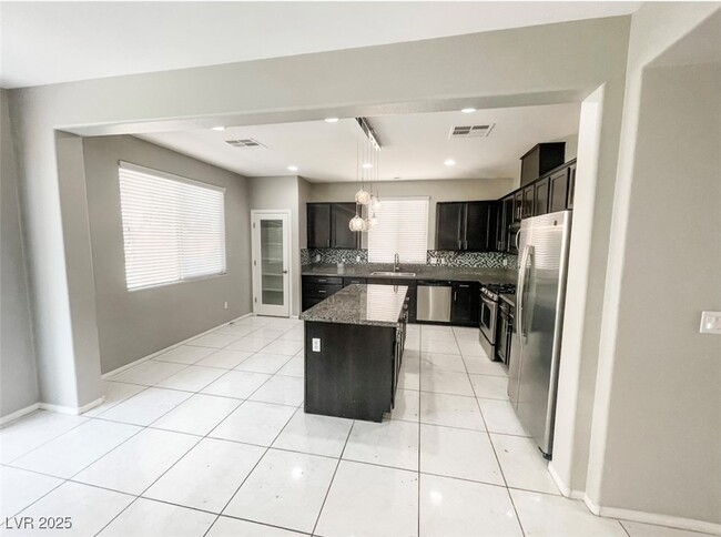 Building Photo - 10619 Tamaruga Ct