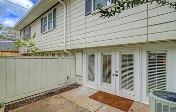 Building Photo - 12743 Huntingwick Dr