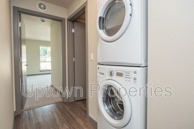 Building Photo - 5885 S Macadam Ave