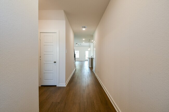 Building Photo - 1642 Birch Wood Dr