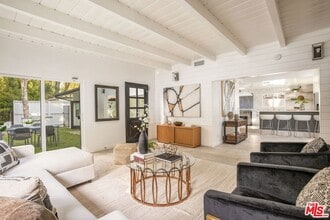 Building Photo - 16733 Oak View Dr