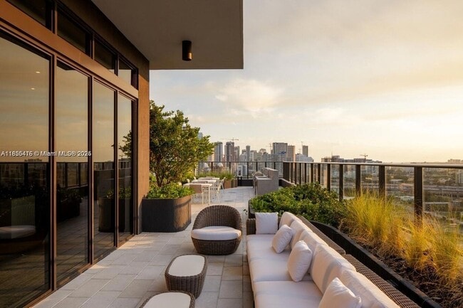 Building Photo - 23 NE 17th Ter