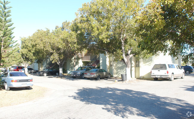 Building Photo - Grove Apartments