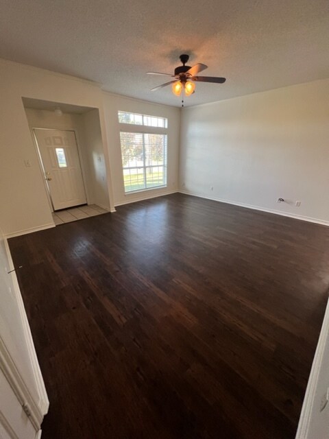 Living area - 1706 Woodside Ln