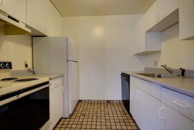 Foto del edificio - PRE-LEASE! 2 bed 1.5 Bath Condo at The Wimbledon!