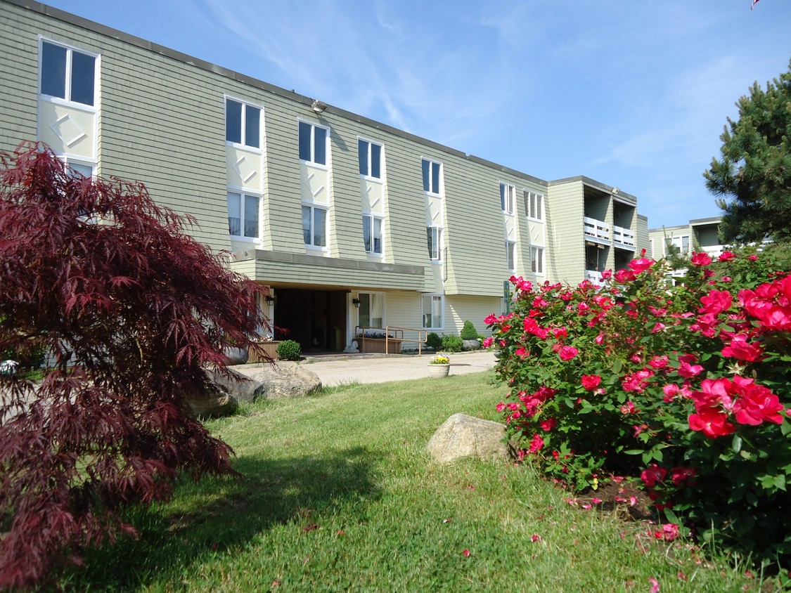 Primary Photo - Hyannis House Apartments