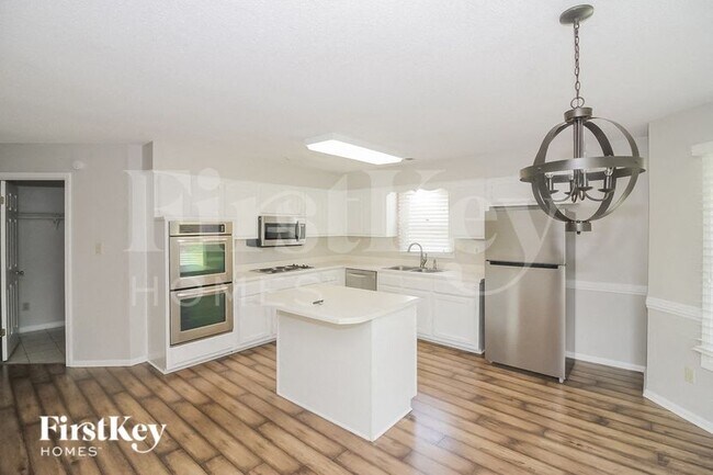 Building Photo - 594 Featherwind Cove N