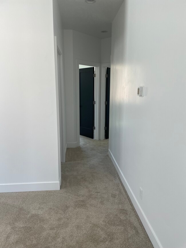 Building Photo - 746 E Desert Cactus Dr