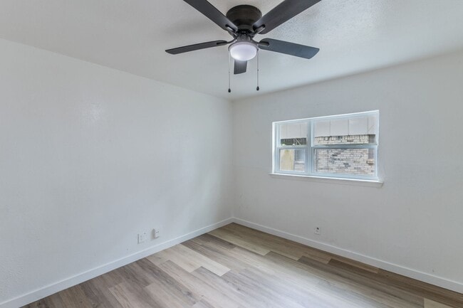 Building Photo - Remodeled 2BR Home w/ Fenced Yard – Only $1395