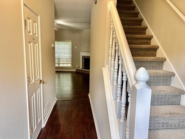 Building Photo - 2290 Fairways Ct
