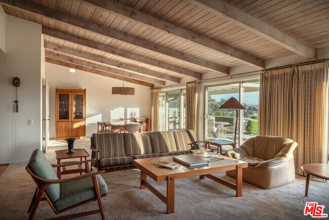 Foto del edificio - 2701 Lake Hollywood Dr