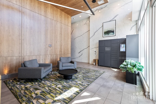 Photo du bâtiment - Exceptional Corner 2-Bedroom Residence in ...