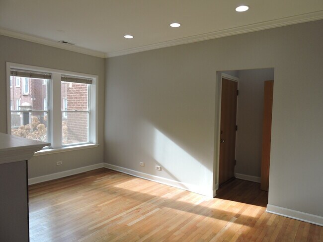 Building Photo - 1346.5 W Estes Ave