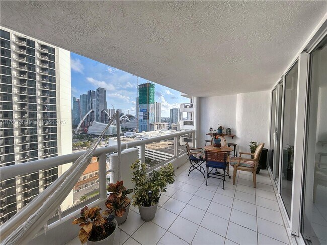Foto del edificio - 1717 N Bayshore Dr