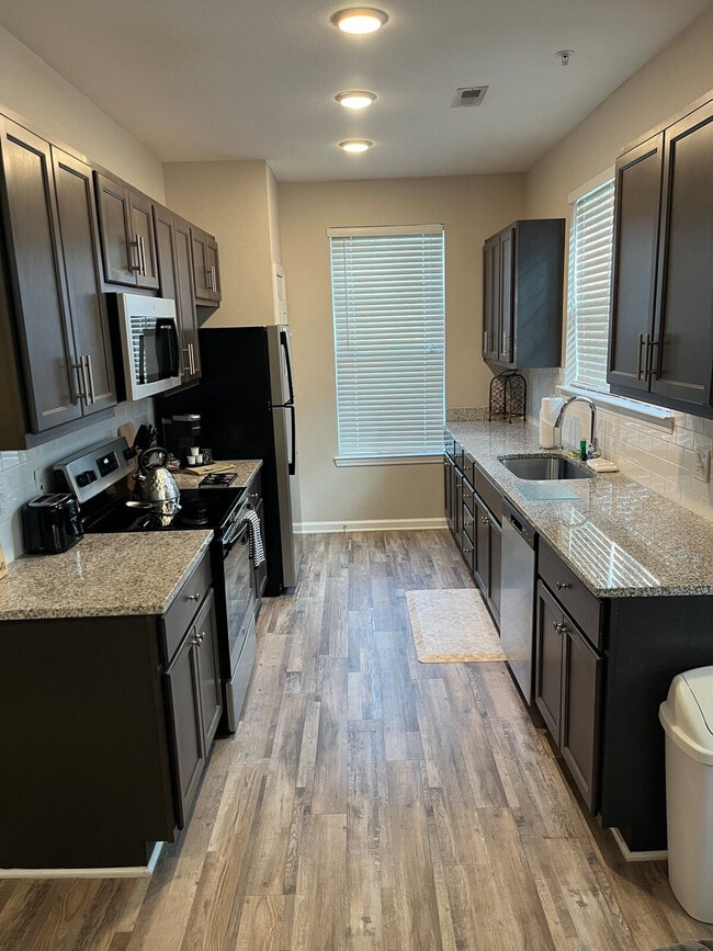 Foto del edificio - 1591 Millspring Dr