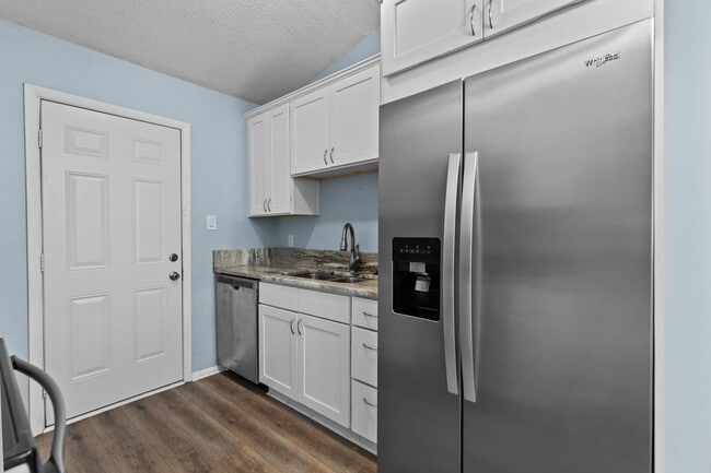 Foto del edificio - Virginia Beach End-Unit Townhome