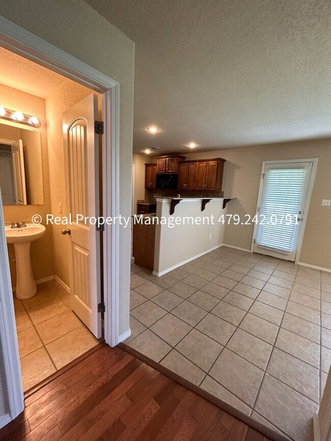 Building Photo - Beautiful 3B/2.5B 2-Story Home in Southfie...