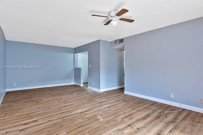 Foto del edificio - 501 SE 8th St