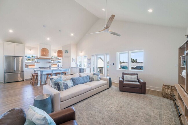 Building Photo - 119 6th St