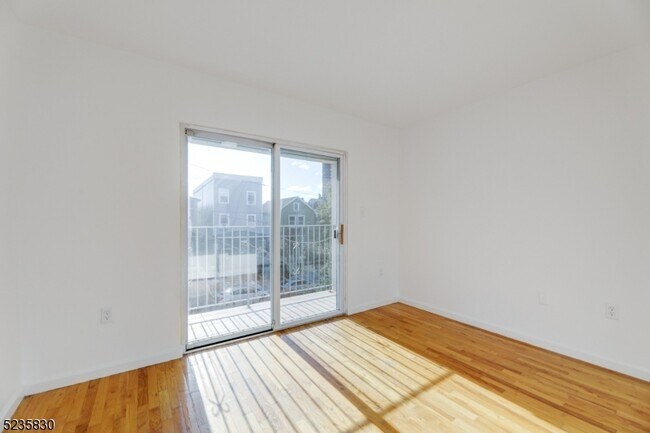 Foto del edificio - 230 2nd St